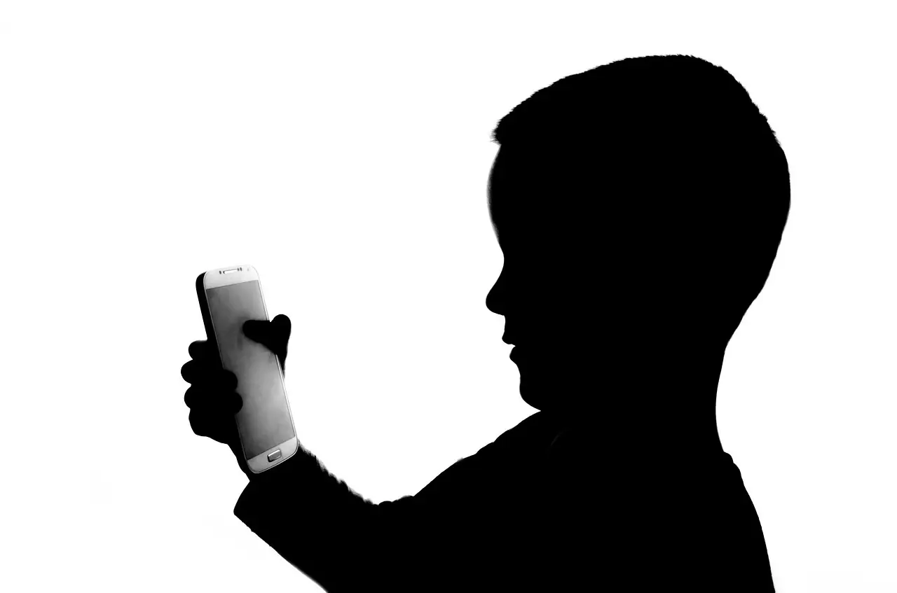 jak-zabezpieczyc-swoje-dzieci-przed-nieodpowiednimi-tresciami-na-telefonie