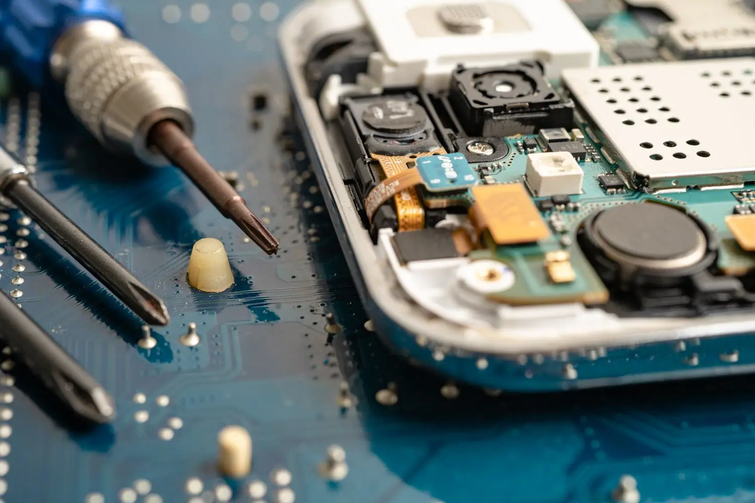 Diagnostyka i naprawa problemów z mikrofonem w telefonie