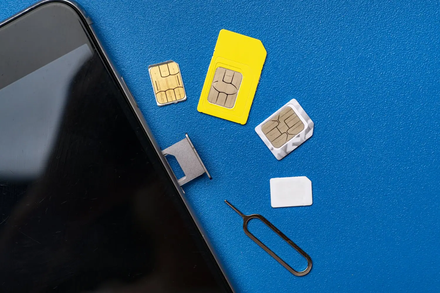 Naprawa uszkodzonego gniazda karty SIM w smartfonie