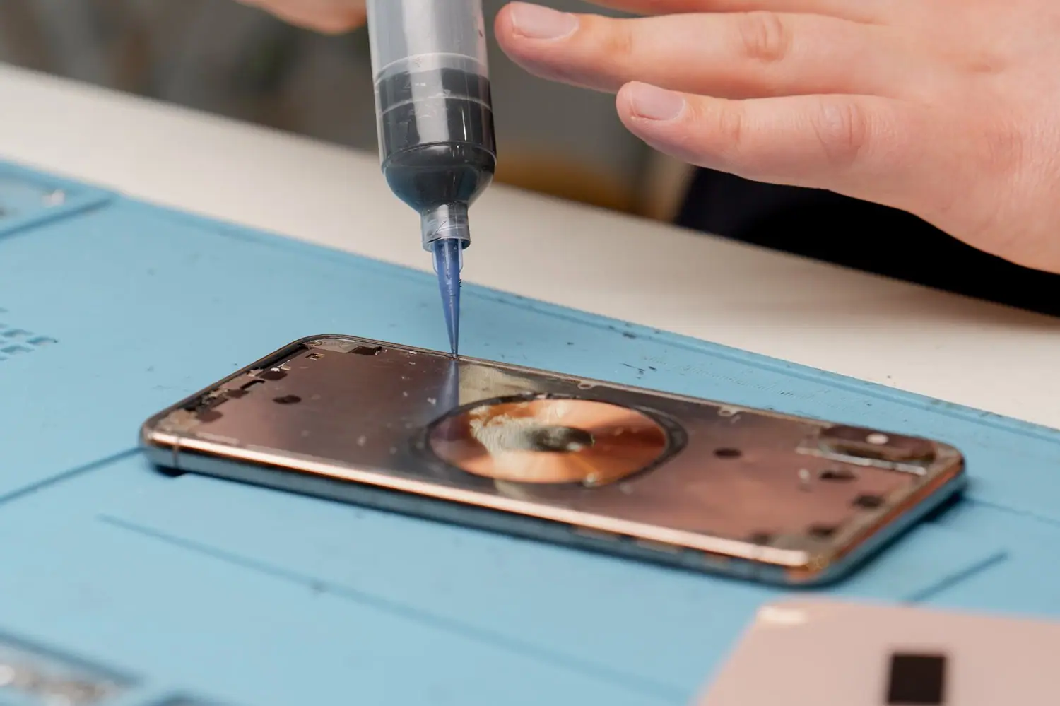 Wymiana taśmy przycisku home w iPhone - poradnik serwisowy
