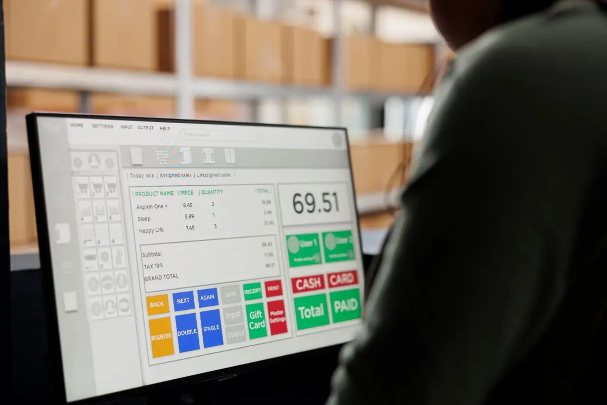 Rewolucja w raportowaniu produkcji i obsłudze zamówień - jak technologie IT przekształcają nowoczesne zakłady