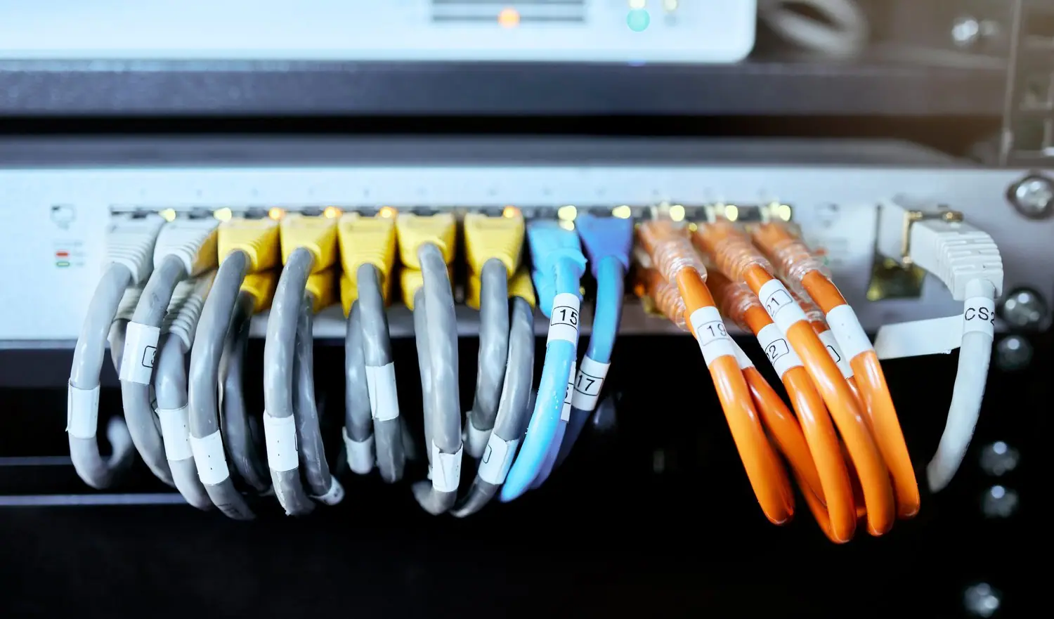 Jak wybrać odpowiedni kabel sieciowy do domowej instalacji - rodzaje i parametry