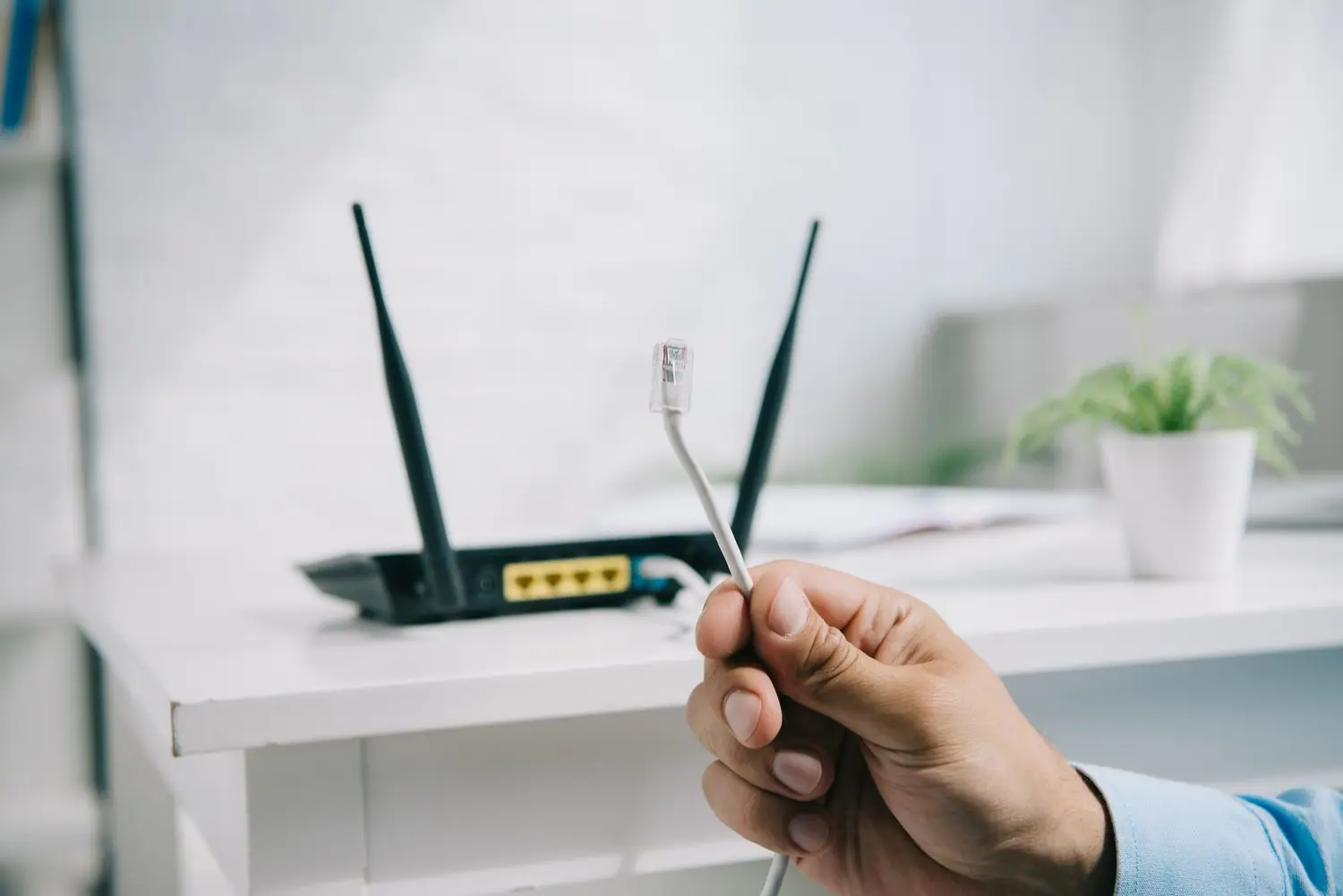 Dlaczego warto regularnie aktualizować firmware routera - znaczenie poprawek bezpieczeństwa